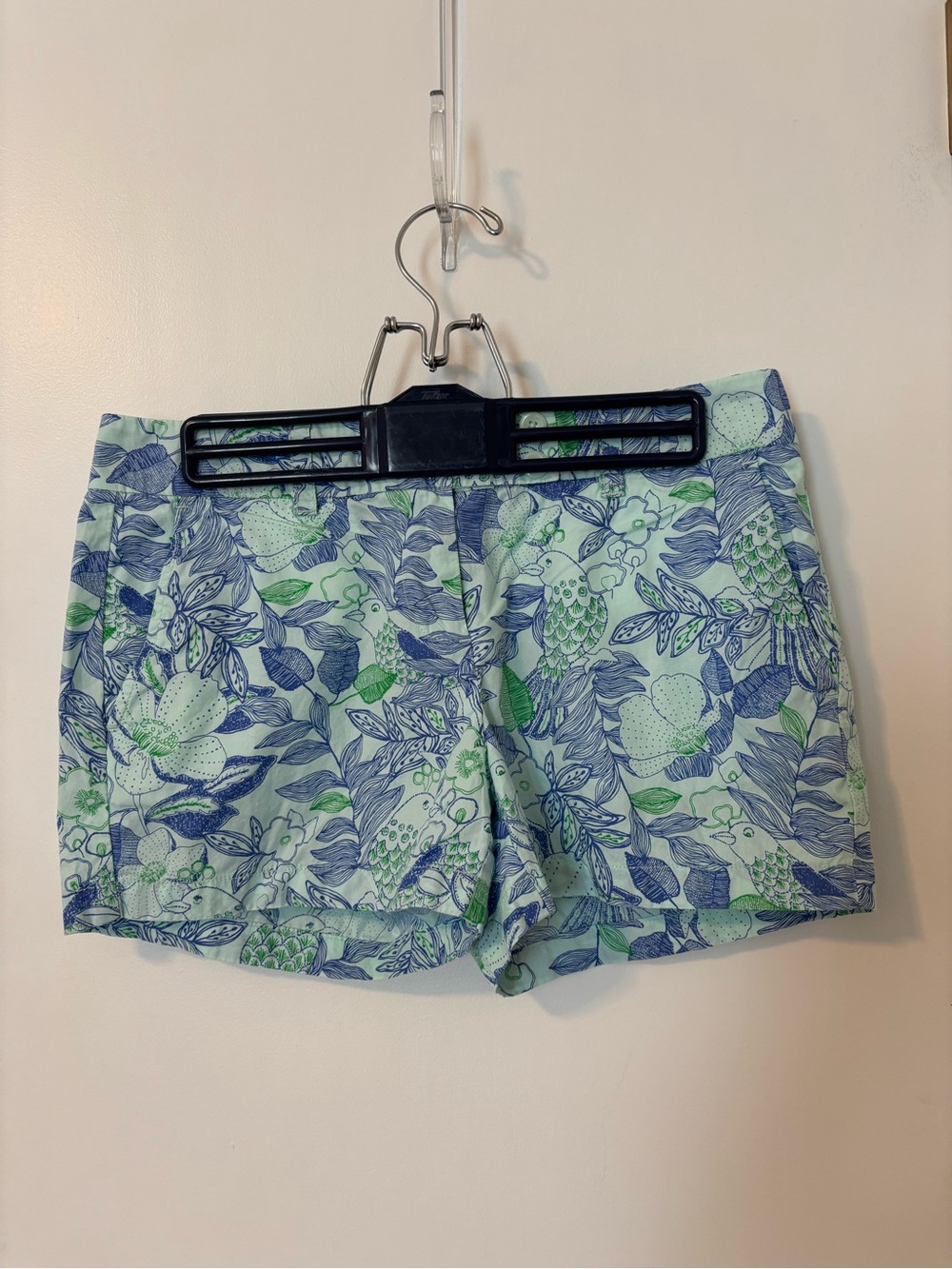 Women’s Vineyard Vines Bird Print Shorts- size 2